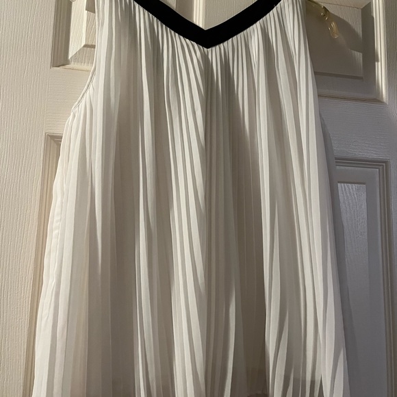 Top white - Picture 3 of 3